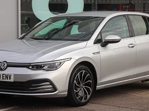 Volkswagen Golf: 2020 Volkswagen Golf Style 1.5 Front.jpg